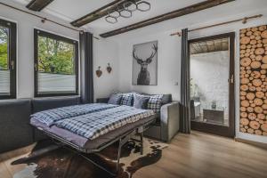 HIRSCH Stadt Apartment 2 - Terrasse mit Flussblick - Parkplatz