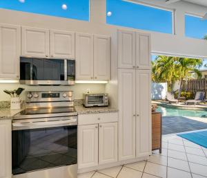 Luxe Siesta Key Home Pool Hot Tub Near Beach