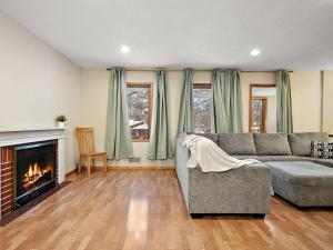 Serene Getaway in Plymouth, MN - 4 bedroom home