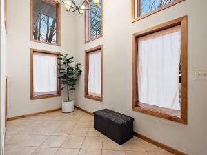 Serene Getaway in Plymouth, MN - 4 bedroom home