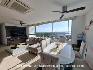 Espectacular apto frente al mar