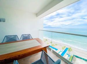 Luxury 12th-Floor Condo, Ocean View, Near Malecon