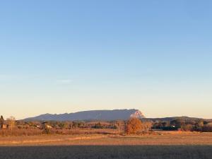 Appartements EDEN l Jardin, Bbq, Duplex l Parking Gratuit & Super Wifi l Vue Panoramique Sainte-Victoire : photos des chambres