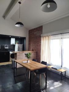 2 AC, TV 55, Cochera, WIFI rapido, Colchón cómodo, todo en Apartamento Gamán
