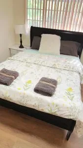 Pretty bedroom private bathroom - La Puente