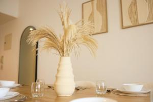 Cozy Dubai Eye & Sunset Views - JBR Beachfront - Gym & Pool - Free Parking