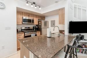 Family Home w Pool & Water Views, Near Disney