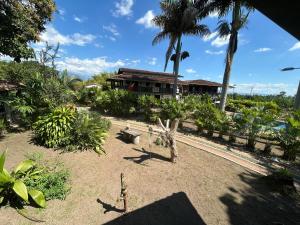 Casa en Armenia con Piscina muy cerca al Parque del Café
