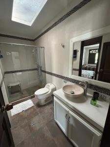 Casa en Armenia con Piscina muy cerca al Parque del Café