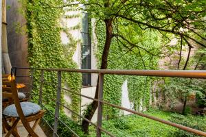 Tova Pearl - Cozy, Modern 2BR Apt, DT, Ultracentral, Chabad across street, 20 min walk to Old Town