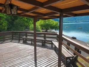 Hermosas cabañas con acceso a playa y cancha de tenis - Beautiful cottages with beach access and tenis court - Huincalafquen - Caburgua