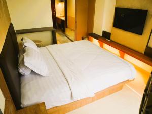 Meisterstadt Pollux Habibie