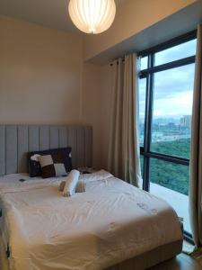 Near MOA 3 pax unit in Gentry Manor