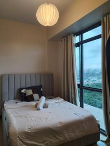 Near MOA 3 pax unit in Gentry Manor