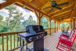 Sevierville Woods Retreat Cabin with Mtn View - Hatchertown