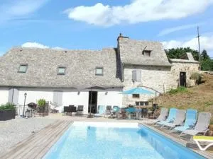 Villa spacieuse à Vieillevie avec piscine privée - 180 m² - Labesserette