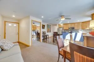 half Mi to Attractions Apartment with Deck - 马尼温泉