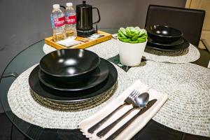 Snug Stay in Gramercy Makati with City Skyline View!