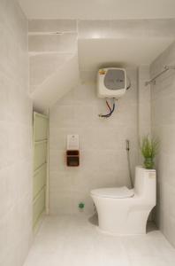 Cam Art Double Suites West Lake, food street, bars