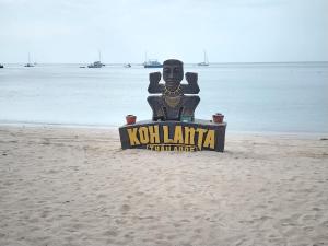 Sea view cliff cabin house kantiang bay7