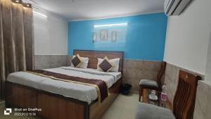 Hotel Moon Chanakyapuri Satya Niketan- Couple Friendly