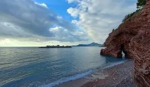 COZY APARTMENT in Sveti Stefan, Budva -green area, terrace & parking - Ðenaši