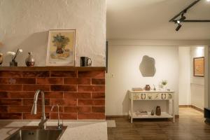 Westlake Cam Art Lucy Homee, Netflix, Food&Cofee