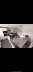 3 Bedroom Beautiful Home with Garden, AC, Hot Tub