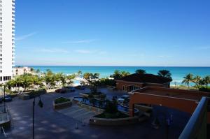 Two-Bedroom Apartment room in 2080 Condominium On The Beach