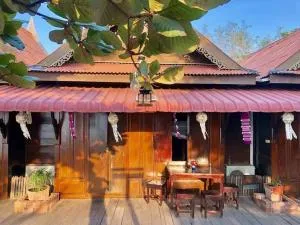 Ruenton Resort เรือนต้น รีสอร์ท - Bang Sare