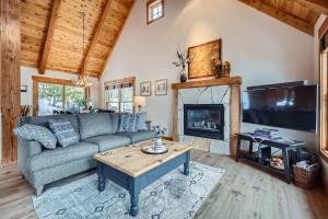 6 Cabin in the Pines home