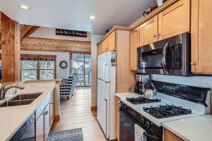 6 Cabin in the Pines home