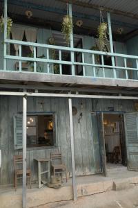 Lahom - Nhà Gỗ Nguyên Căn Gần Chợ Đêm