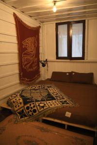 Lahom - Nhà Gỗ Nguyên Căn Gần Chợ Đêm