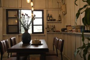 Lahom - Nhà Gỗ Nguyên Căn Gần Chợ Đêm