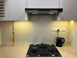 Lofty Dreams Skyline Apartment