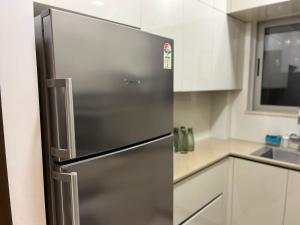 Lofty Dreams Skyline Apartment