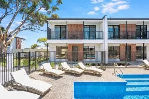 Whispering Vines - 阿丁格海滩