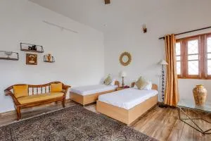 1 br Stay Enclosing the Mountains Nivriti Cottage by RoamHome - Bhatrojkhan