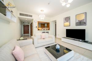 Chic 1-Bedroom Haven in Standpoint A Tower, Downtown Dubai