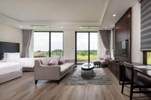 Wyndham Sky Lake Resort and Villas