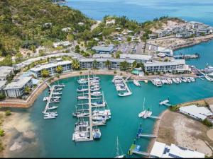 Absolutely Lovely Waterfront Apartment 333