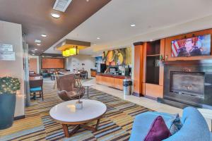 Comfort Inn & Suites Houston North - Spring