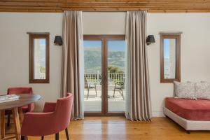 Suite room in The Lake Hotel