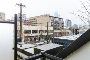 Blueground Capitol Hill rooftop wd nr park SEA-803