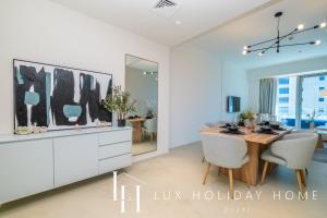 LUX The Premium Marina Sea View Suite