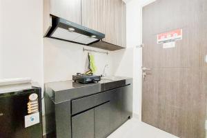 Restful and Warm Studio Serpong Garden Apartment By Travelio