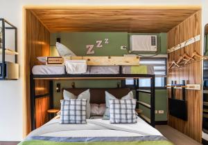 Spacious Family Sleeper BGC & 84inch Cinema