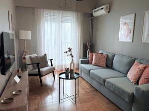 Acropolis, 2BD Erechthiou 21 23