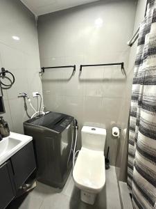 Comfy Makati Condo Wifi, Netflix and Disney